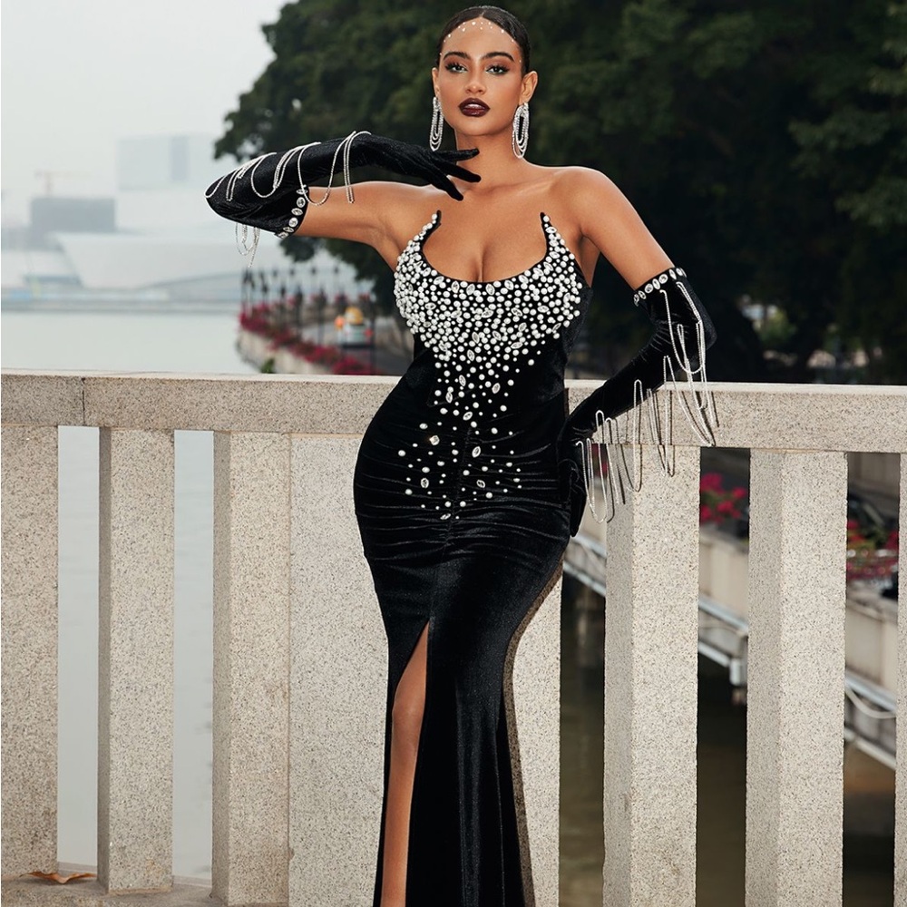 MewMews - Zev Strapless Rhinestone Velvet Dress With Gloves